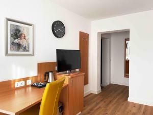 TV a/nebo společenská místnost v ubytování Schöne Apartments I private Parkplätze I home2share