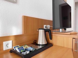 Příslušenství pro přípravu čaje a kávy v ubytování Schöne Apartments I private Parkplätze I home2share