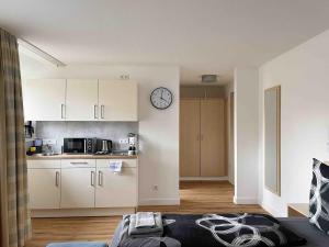 Kuchyň nebo kuchyňský kout v ubytování Schöne Apartments I private Parkplätze I home2share