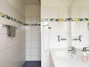 Koupelna v ubytování Schöne Apartments I private Parkplätze I home2share + 37 fotografií