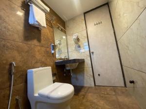 The Urban Hive Hotel的一间浴室