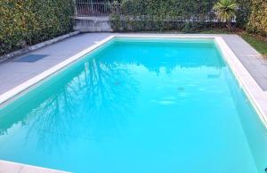 The swimming pool at or close to Profumo di Rosa Desenzano