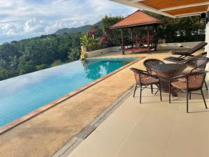 Bazén v ubytování The Carma - stylish and luxury sea view pool villa nebo v jeho okolí