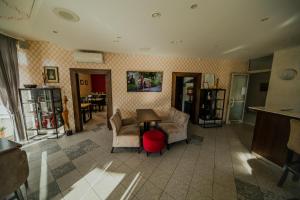 Posezení v ubytování Hotel Maj Inn