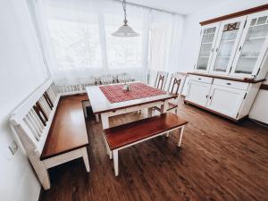 Kuchyň nebo kuchyňský kout v ubytování Zentral Hotel