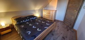 Łóżko lub łóżka w pokoju w obiekcie Apartamenty i Domki Mierzeja