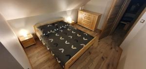 Łóżko lub łóżka w pokoju w obiekcie Apartamenty i Domki Mierzeja