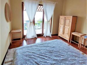 A bed or beds in a room at Nice Home in Maccagno con Pino e Veddasca with garden