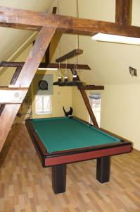 a pool table in the middle of a room at Worthwhile-Days FeWo Kleinschwabhausen in Kleinschwabhausen
