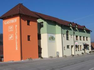 Budova, kde se penzion – hostinec nachází