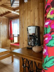 Príslušenstvo na prípravu kávy alebo čaju v ubytovaní Z Giewontem w Tle Apart&Room