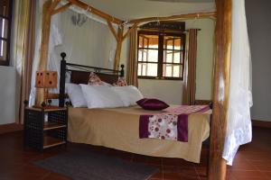 Kibale Guest Cottages客房内的一张或多张床位