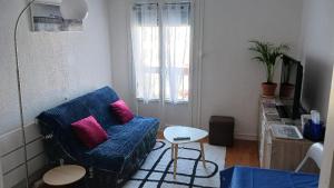 Televízia a/alebo spoločenská miestnosť v ubytovaní APPARTEMENT T2 confort,Parking,balcon,près Parc des Expositions,10 minutes plage