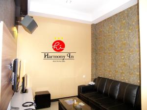 Area soggiorno di Hotel Harmony In & Karaoke