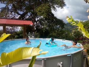 The swimming pool at or close to Club Campestre Las Margaritas