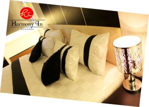 Foto dalla galleria di Hotel Harmony In & Karaoke a Pontianak