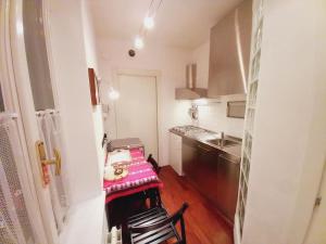A kitchen or kitchenette at The Ivy House in the Castle Még 37 kép