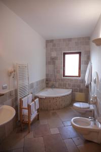 A bathroom at Tenute Al Bano