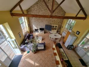 Χώρος καθιστικού στο LA RECREATION _ Ancienne école de 1850 rénovée en maison d'hôtes