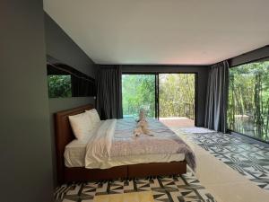 Postel nebo postele na pokoji v ubytování Ton Pling Khao Lak Villa