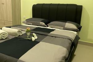 A bed or beds in a room at HA2005 - 2 bedroom - Cyberjaya- Hyve- Wifi- Netflix- Parking, 3031