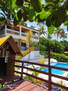 Vista sulla piscina di Casa de Praia - Barra de Catuama o su una piscina nei dintorni