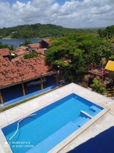 A piscina localizada em Casa de Praia - Barra de Catuama ou nos arredores