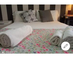 コルドバにあるSanta Marina Flowersのベッド(タオル、枕付)