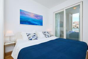 Posteľ alebo postele v izbe v ubytovaní Beachfront Luxury Complex 2BD Sunset Apartment