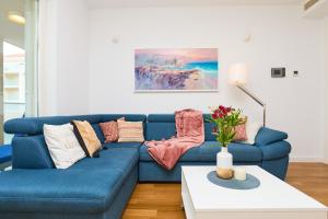 Posedenie v ubytovaní Beachfront Luxury Complex 2BD Sunset Apartment