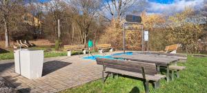 Ein Garten an der Unterkunft FeWo Hafner "Zuhause mit Ausblick"