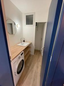Zdjęcie z galerii obiektu BLUE IRO, lumineux, 4 chambres, balcon, 105m2 w mieście Saint-Étienne