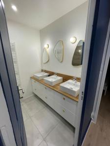 Zdjęcie z galerii obiektu BLUE IRO, lumineux, 4 chambres, balcon, 105m2 w mieście Saint-Étienne