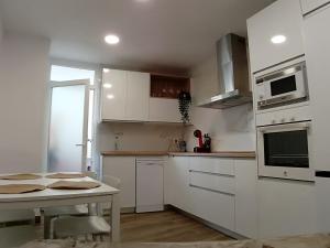 A kitchen or kitchenette at Balcón del Cardenal