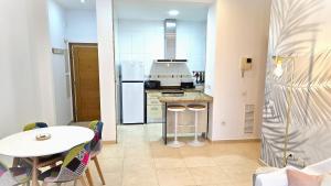 Kuchyň nebo kuchyňský kout v ubytování BEACH VALENCIA LUXURY B40-7 Apartament on Beach