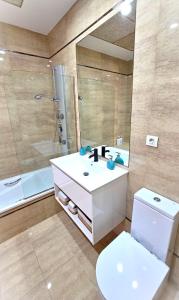 Koupelna v ubytování BEACH VALENCIA LUXURY B40-7 Apartament on Beach + 34 fotografií