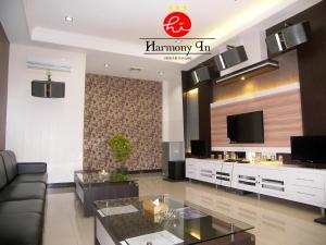 TV o dispositivi per l'intrattenimento presso Hotel Harmony In & Karaoke