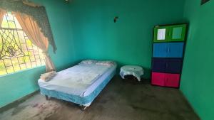 a small bedroom with a bed and a window at La Casa del Artista in Esquipulas