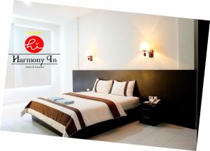 Letto o letti in una camera di Hotel Harmony In & Karaoke