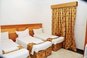 Postel nebo postele na pokoji v ubytování Hamad Saif Batal Hotel