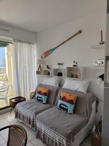 a bedroom with a bed with two pillows on it at Appartement La Corniche Vue océan in Mimizan-Plage