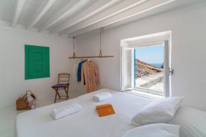 A bed or beds in a room at Casa Angelina Lindian House with large garden