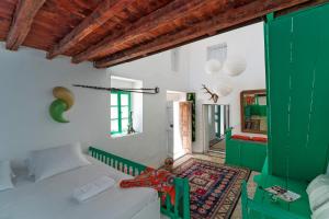 A bed or beds in a room at Casa Angelina Lindian House with large garden