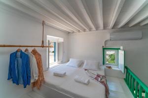 A bed or beds in a room at Casa Angelina Lindian House with large garden
