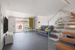 Χώρος καθιστικού στο Archimedes luxury apartment with terrace