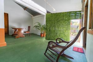 Predel za sedenje v nastanitvi Hotel El Cocobolo Food&Rest Room 5 B&B WiFi AC Pkg Free Swimmingpool