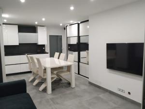 Kuchyňa alebo kuchynka v ubytovaní Résidence Odalys Saint Loup Appartement Climatisé entierement rénové