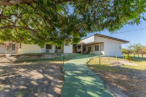 Vrt pred nastanitvijo Hotel El Cocobolo Food&Rest Room 5 B&B WiFi AC Pkg Free Swimmingpool