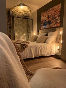 מיטה או מיטות בחדר ב-Une Histoire de Loup