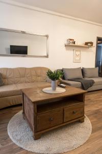 Zdjęcie z galerii obiektu Sflower Apartman w Egerze